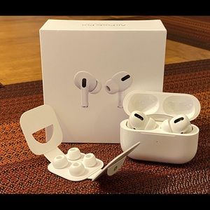 NEW APPLE AIRPOD PRO
